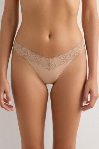 Δαντέλα και μικροΐνες Στυλ 80S Brazilian Δαντέλα και μικροΐνες Στυλ 80S Brazilian