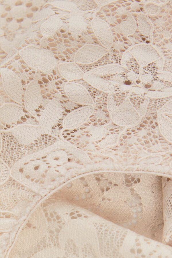 Δαντελένιο σλιπ με ψηλή μέση Δαντελένιο σλιπ με ψηλή μέση