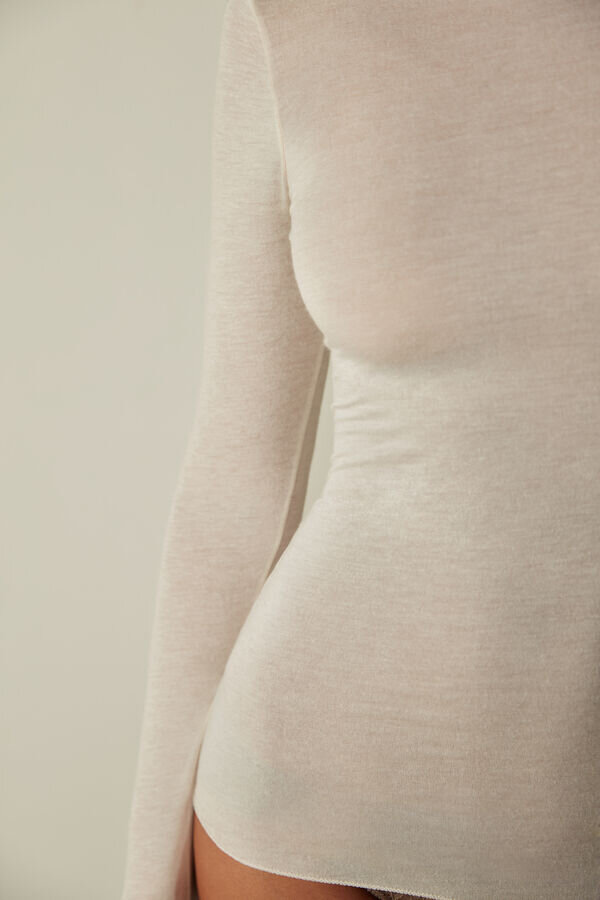 Εξαιρετικά ελαφρύ τοπ με λαιμόκοψη και κασμίρ Εξαιρετικά ελαφρύ τοπ με λαιμόκοψη και κασμίρ