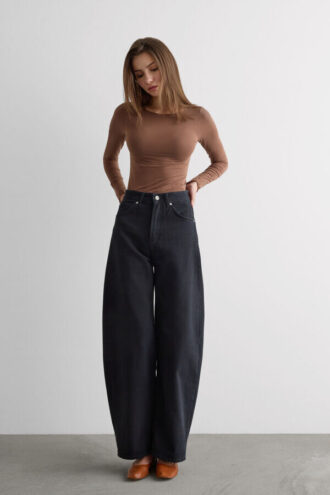 Εξαιρετικά ελαφρύ βαμβακερό μπλουζάκι με λαιμόκοψη