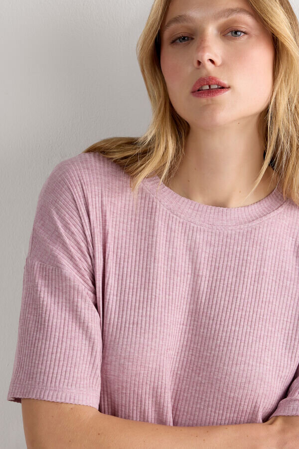 Κομψό και άνετο μπλουζάκι με κοντό μανίκι από μοντάλ Κομψό και άνετο μπλουζάκι με κοντό μανίκι από μοντάλ