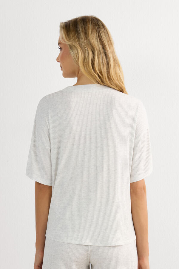 Κομψό και άνετο μπλουζάκι με κοντό μανίκι από μοντάλ Κομψό και άνετο μπλουζάκι με κοντό μανίκι από μοντάλ