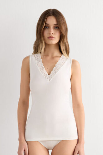 Κομψό μπλουζάκι με Pretty Flowers από μοντάλ και δαντέλα