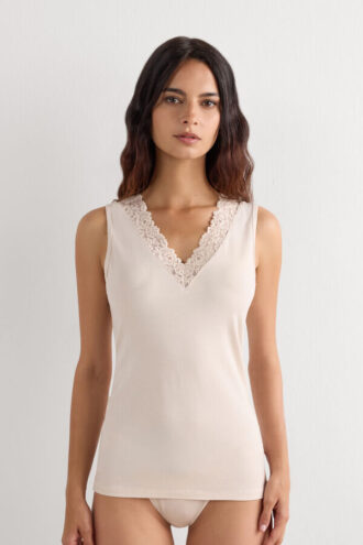 Κομψό μπλουζάκι με Pretty Flowers από μοντάλ και δαντέλα