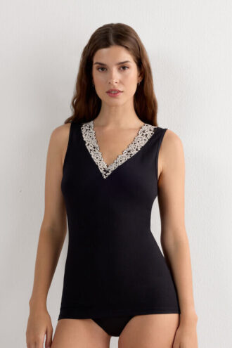 Κομψό μπλουζάκι με Pretty Flowers από μοντάλ και δαντέλα