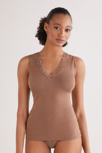 Κομψό μπλουζάκι με Pretty Flowers από μοντάλ και δαντέλα