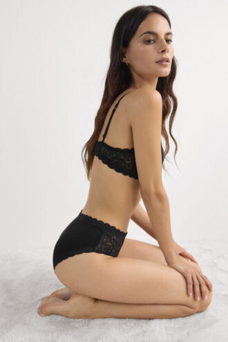 Μαγιό από βαμβάκι και δαντέλα