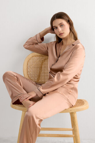 Μακρύ μεταξωτό παντελόνι