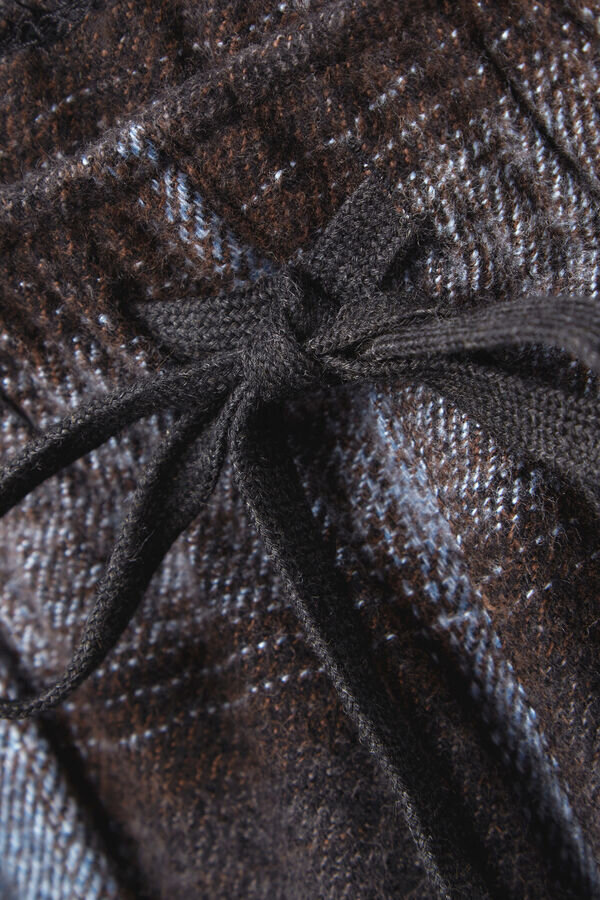 Μπλε παντελόνι με καρό μοτίβο Μπλε παντελόνι με καρό μοτίβο