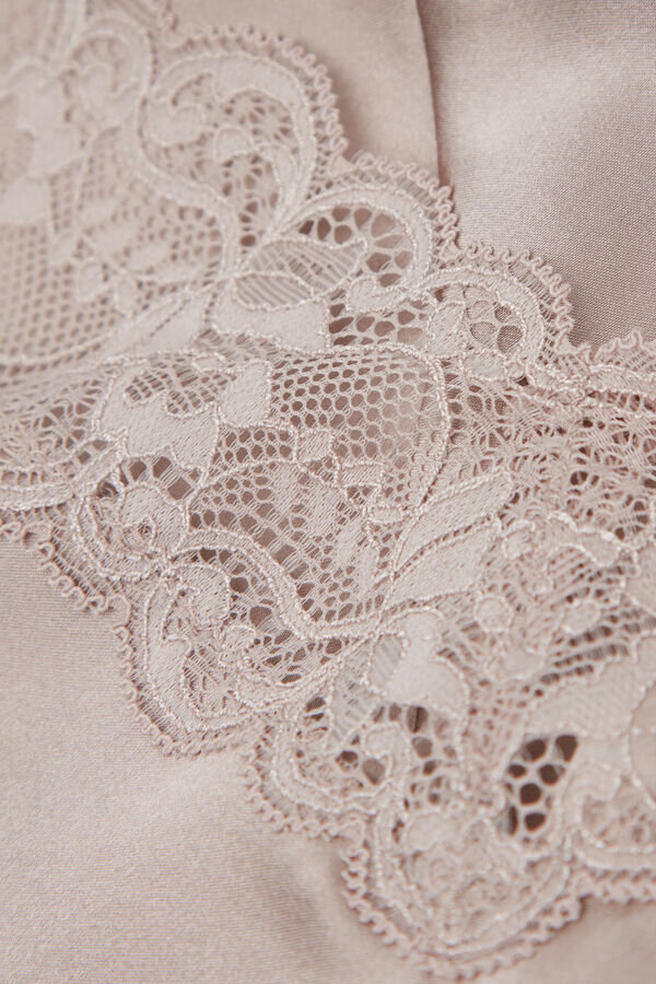 Μπλούζα από δαντέλα και μετάξι Μπλούζα από δαντέλα και μετάξι