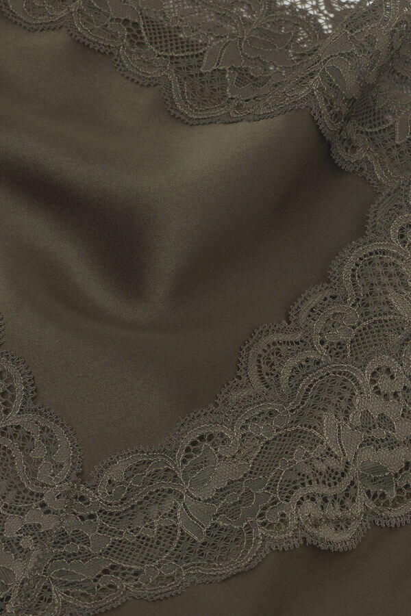 Μπλούζα από δαντέλα και μετάξι Μπλούζα από δαντέλα και μετάξι