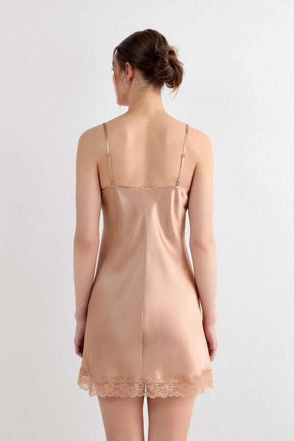 Μπλούζα από μετάξι με λεπτομέρεια από δαντέλα Μπλούζα από μετάξι με λεπτομέρεια από δαντέλα