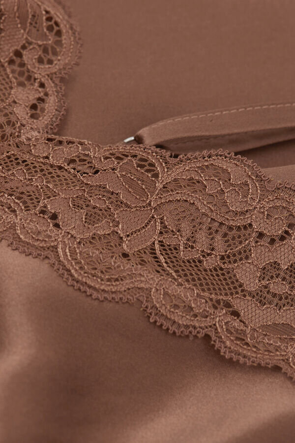 Μπλούζα από μετάξι με λεπτομέρεια από δαντέλα Μπλούζα από μετάξι με λεπτομέρεια από δαντέλα