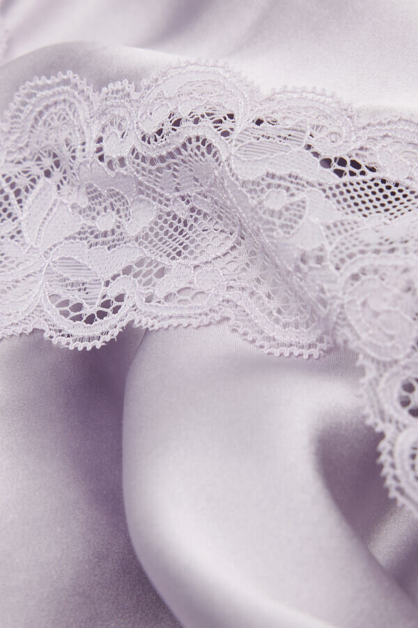 Μπλούζα από μετάξι με λεπτομέρεια από δαντέλα Μπλούζα από μετάξι με λεπτομέρεια από δαντέλα