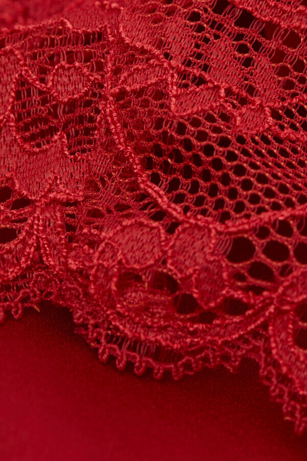 Μπλούζα από μετάξι με λεπτομέρεια από δαντέλα Μπλούζα από μετάξι με λεπτομέρεια από δαντέλα