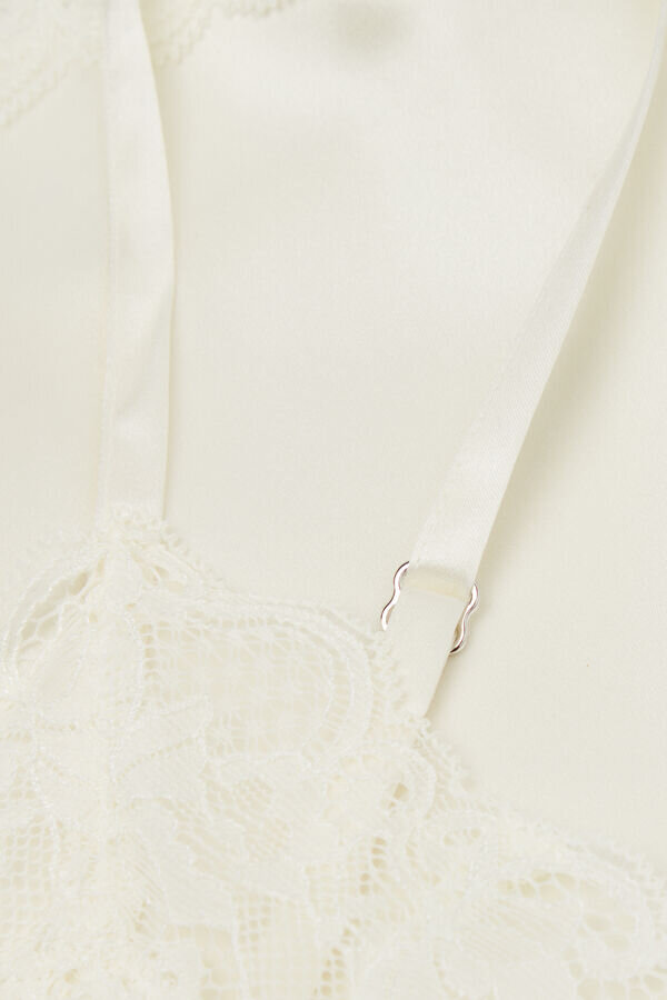 Μπλούζα από μετάξι με λεπτομέρεια από δαντέλα Μπλούζα από μετάξι με λεπτομέρεια από δαντέλα