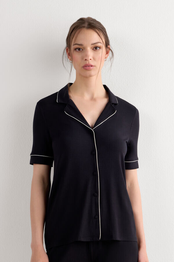 Μπλούζα με κουμπιά και κοντά μανίκια από modal Μπλούζα με κουμπιά και κοντά μανίκια από modal