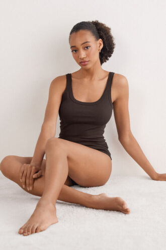 Μπλούζα με ραβδώσεις και πλάτη τύπου racer από ανώτερης ποιότητας βαμβάκι Μπλούζα με ραβδώσεις και πλάτη τύπου racer από ανώτερης ποιότητας βαμβάκι