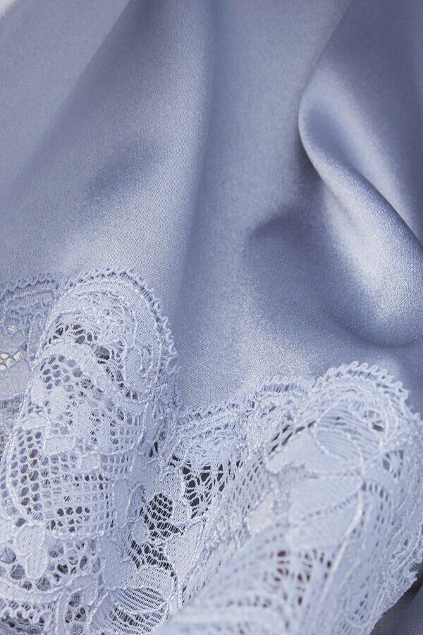 Μπλουζάκι από μετάξι με δαντελένια λεπτομέρεια Μπλουζάκι από μετάξι με δαντελένια λεπτομέρεια