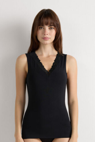 Όμορφο μπλουζάκι με Pretty Flowers από μοντάλ και δαντέλα