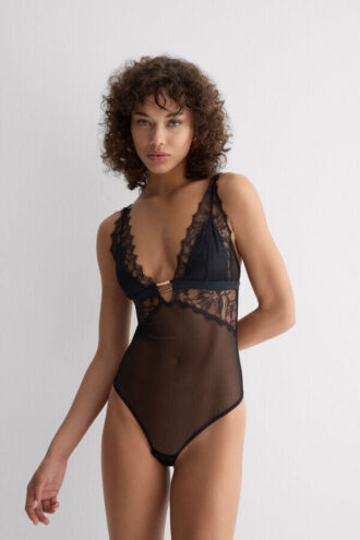 Παιχνιδιάρικο γκλαμουράτο Lace Bodysuit από δαντέλα