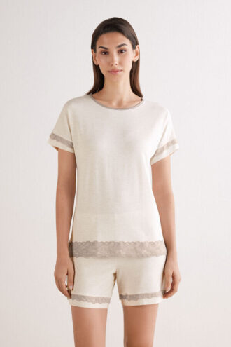 Πιτζάμα με δαντελένια λεπτομέρεια από Modal Πιτζάμα με δαντελένια λεπτομέρεια από Modal