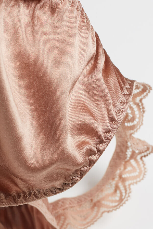 Σλιπ από μετάξι και δαντέλα Σλιπ από μετάξι και δαντέλα