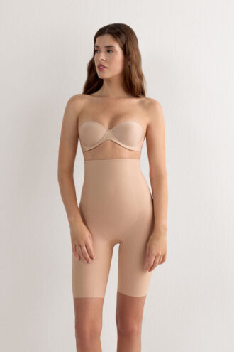 Σορτς που διαμορφώνουν τη σιλουέτα από μικροΐνες χωρίς ραφές Σορτς που διαμορφώνουν τη σιλουέτα από μικροΐνες χωρίς ραφές