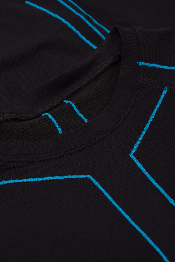 Τεχνικό αθλητικό μπλουζάκι με κοντά μανίκια Τεχνικό αθλητικό μπλουζάκι με κοντά μανίκια