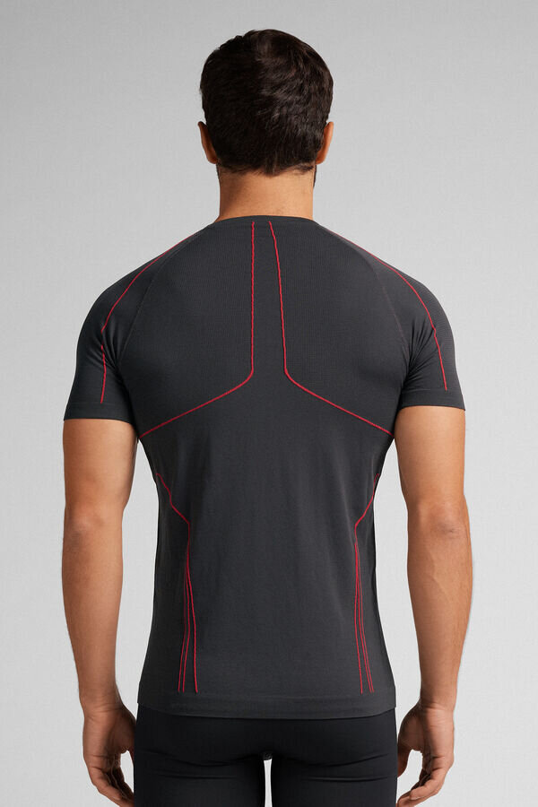 Τεχνικό αθλητικό μπλουζάκι με κοντό μανίκι Τεχνικό αθλητικό μπλουζάκι με κοντό μανίκι