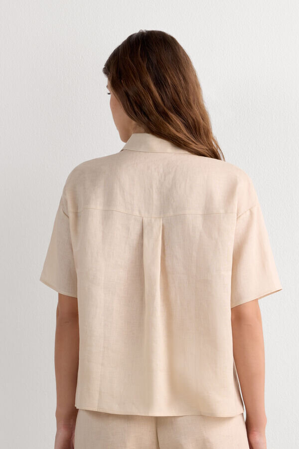 Το κοντομάνικο πουκάμισο από καθαρό λινό Το κοντομάνικο πουκάμισο από καθαρό λινό
