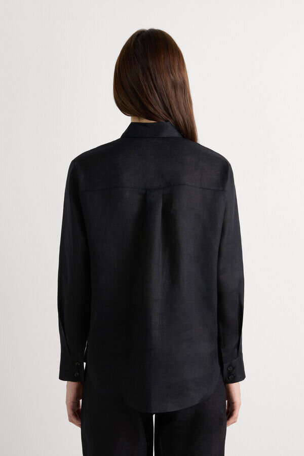 Το πουκάμισο από καθαρό λινό ύφασμα Το πουκάμισο από καθαρό λινό ύφασμα